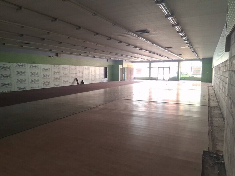 More Photos Of 108-112 E Main St, Belleville General Retail For Sale