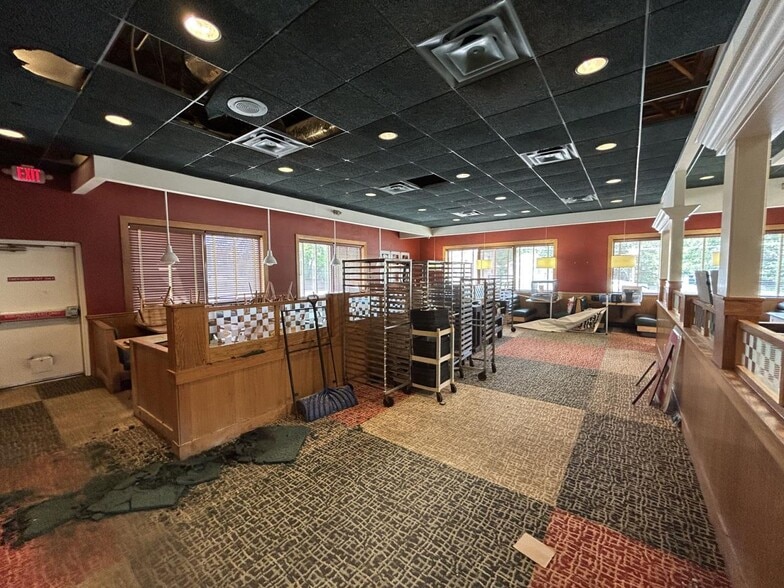 More Photos Of 1575 W Galbraith Rd, Cincinnati Restaurant For Sale