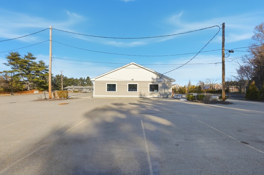 More Photos Of 365 Main St, Sturbridge Storefront For Lease