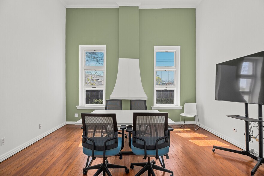 More Photos Of 1002 N Flores St, San Antonio Loft Creative Space For Lease