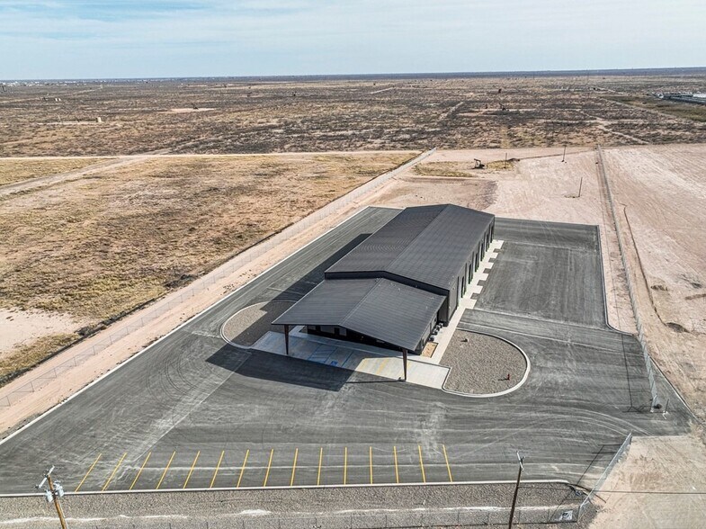 More Photos Of 5261 W Murphy St, Odessa Industrial For Lease