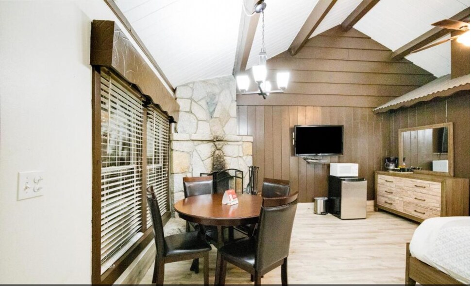 More Photos Of 27992 Rainbow Dr, Lake Arrowhead Hospitality For Sale