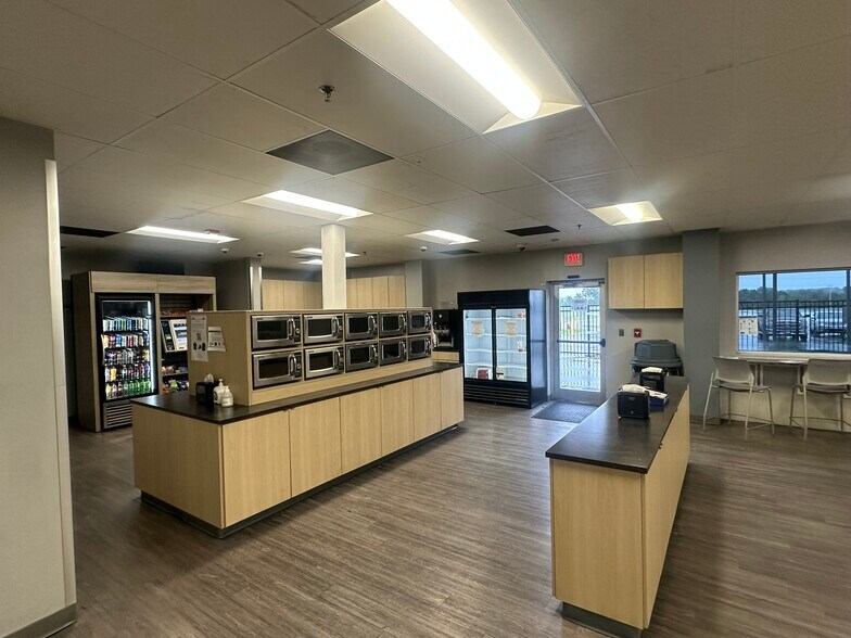 More Photos Of 100 Morgan Olson Way, Ringgold Manufacturing For Lease