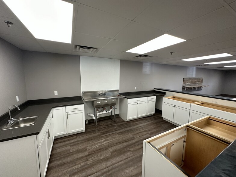 More Photos Of 622 Sunrise Dr, Saint Peter Storefront Retail Office For Sale