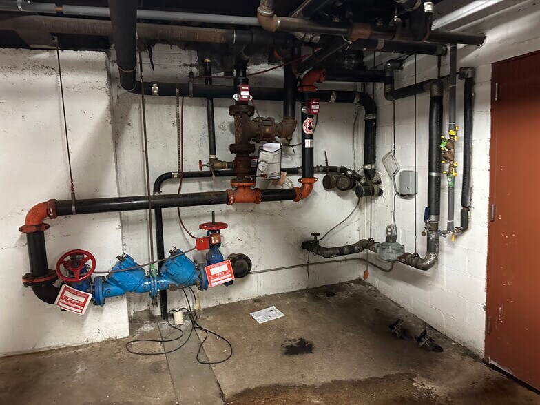 More Photos Of 419 Old Country Rd, Westbury Restaurant For Lease