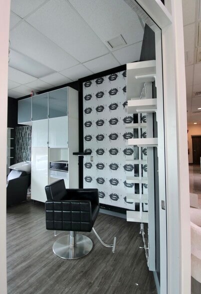 More Photos Of 4242 Henderson Blvd, Tampa Storefront Retail Residential For Lease