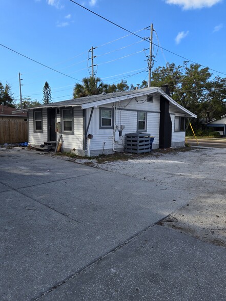 More Photos Of 1013 Drew St, Clearwater Apartments For Lease