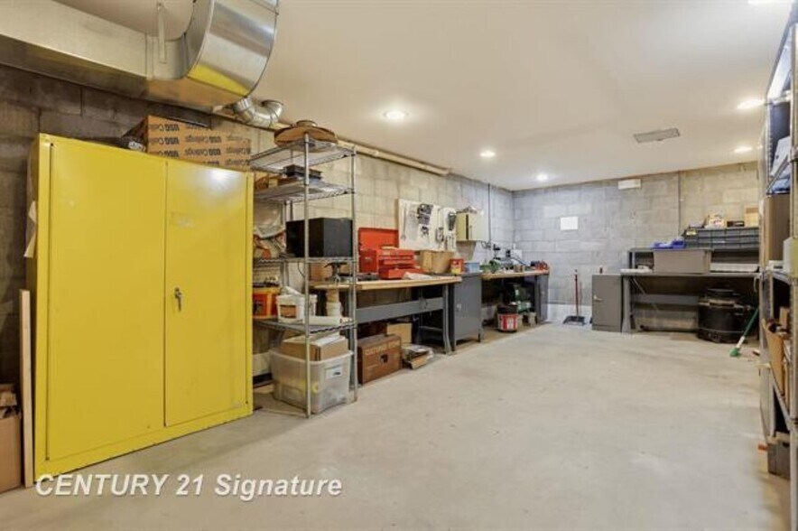 More Photos Of 3167 Enterprise Dr, Saginaw Office For Sale