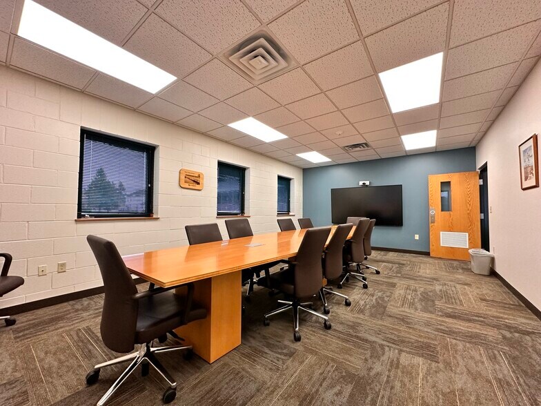 More Photos Of 118 3rd St E, Ashland Office For Sale