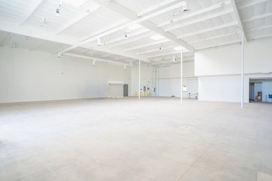 More Photos Of 17721 Mitchell N, Irvine Warehouse For Lease