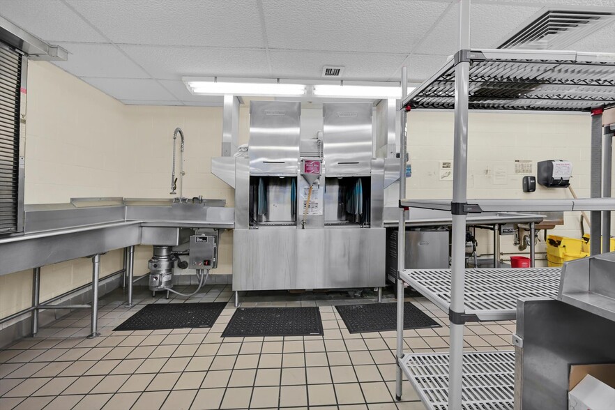 More Photos Of 2835 Mountain View Dr, Bath Office For Sale
