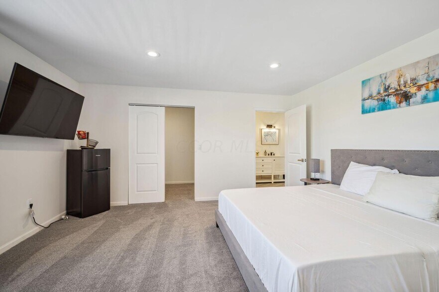 More Photos Of 4677 E Livingston Ave, Columbus Specialty For Sale