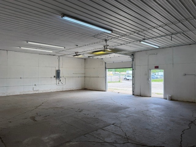 More Photos Of 18130-18134 NW Frontage Rd, Joliet Warehouse For Lease