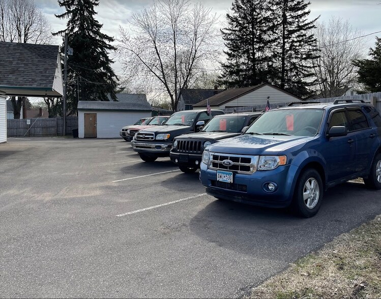 More Photos Of 370 Maryland Ave W, Saint Paul Auto Dealership For Sale