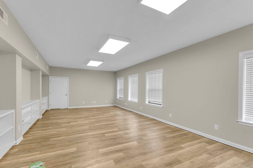 More Photos Of 7500 Bessemer Ave, Cleveland Manufacturing For Sale