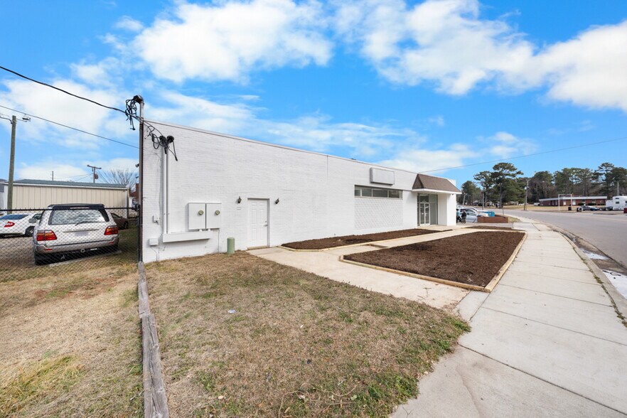 More Photos Of 815 Woodland Ave, Sanford Industrial For Sale