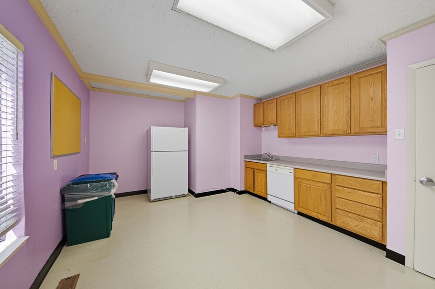 More Photos Of 1021 S El Camino Real, San Mateo Office For Sale