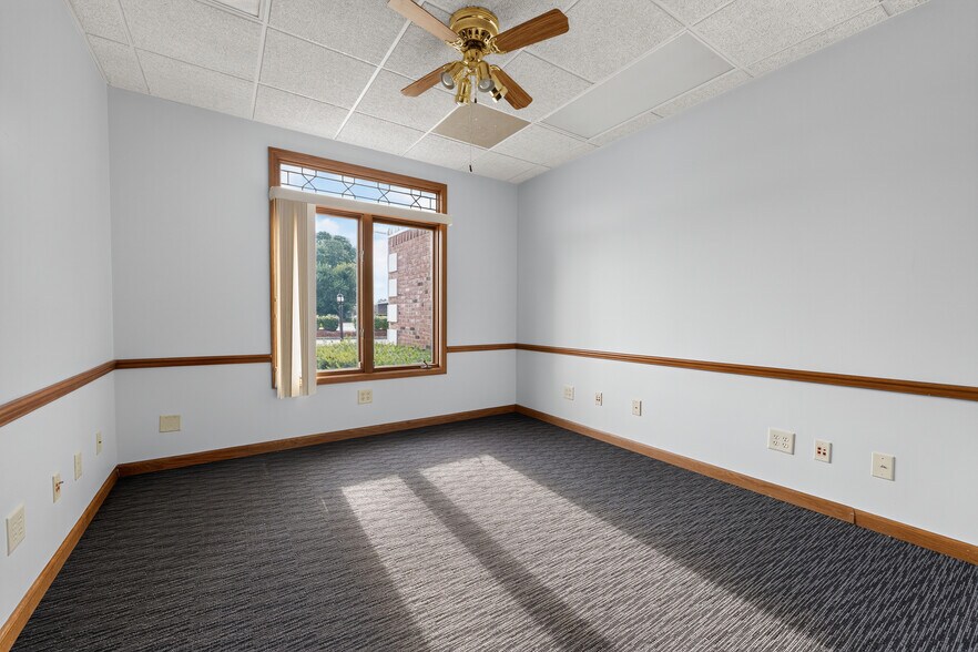More Photos Of 200 N Emerson Ave, Greenwood Office For Lease