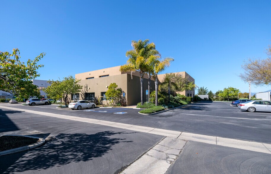 More Photos Of 6398 Cindy Ln, Carpinteria Office For Lease
