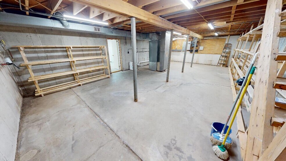 More Photos Of 392 Howard St, Willard Office For Sale