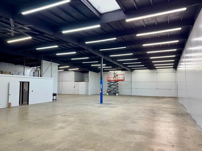 More Photos Of 14000 Rosecrans Ave, Santa Fe Springs Warehouse For Lease