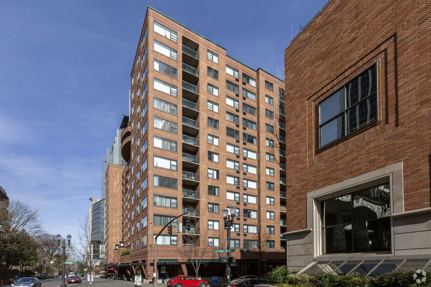 More Photos Of 225 SW Columbia St, Portland Apartments For Lease