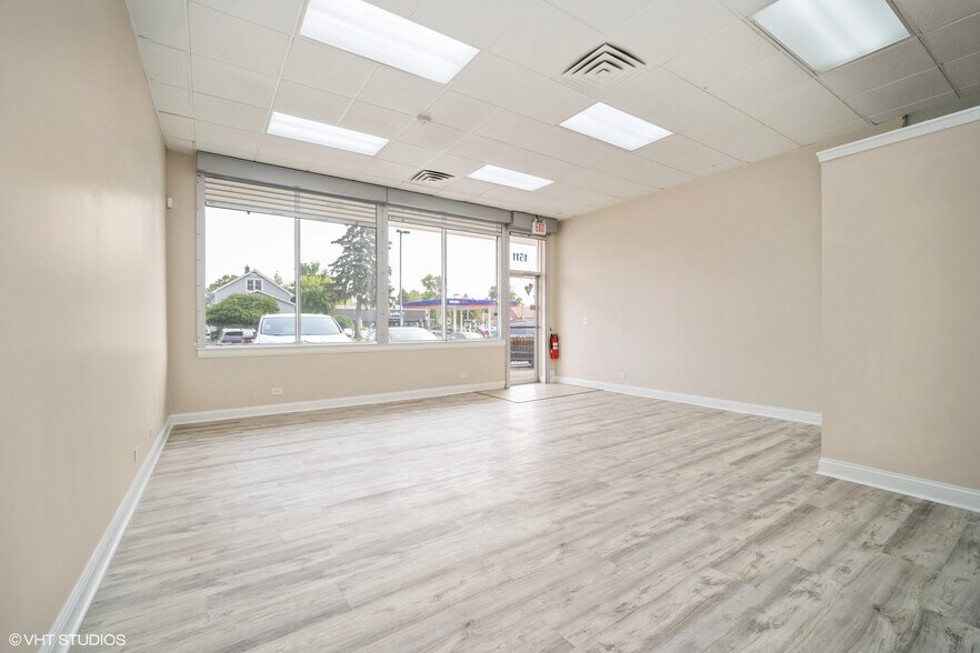 More Photos Of 1511 E Oakton St, Des Plaines Storefront For Lease