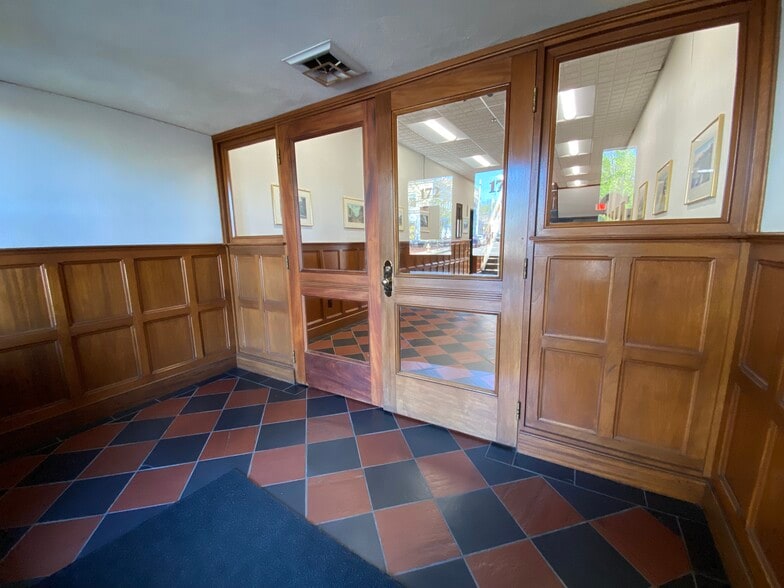 More Photos Of 160-184 Bellevue Ave, Newport General Retail For Lease