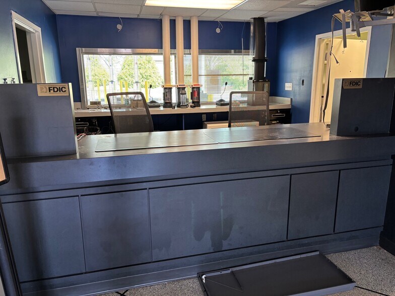 More Photos Of 1433 Opelika Rd, Auburn Bank For Lease