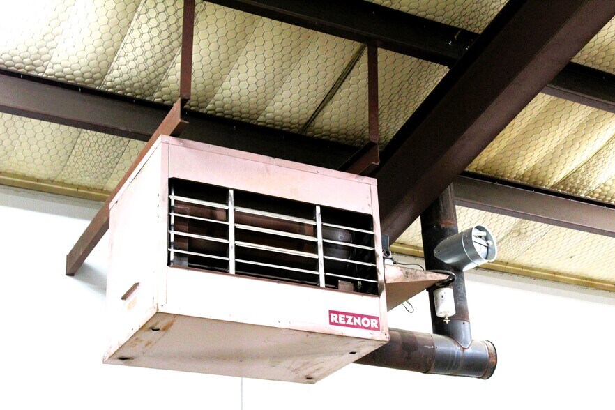 More Photos Of 1810 Barnett Dr, Weatherford Warehouse For Lease