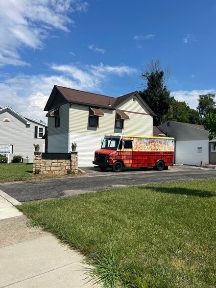 More Photos Of 546 E Dixie Dr, West Carrollton Bar For Sale