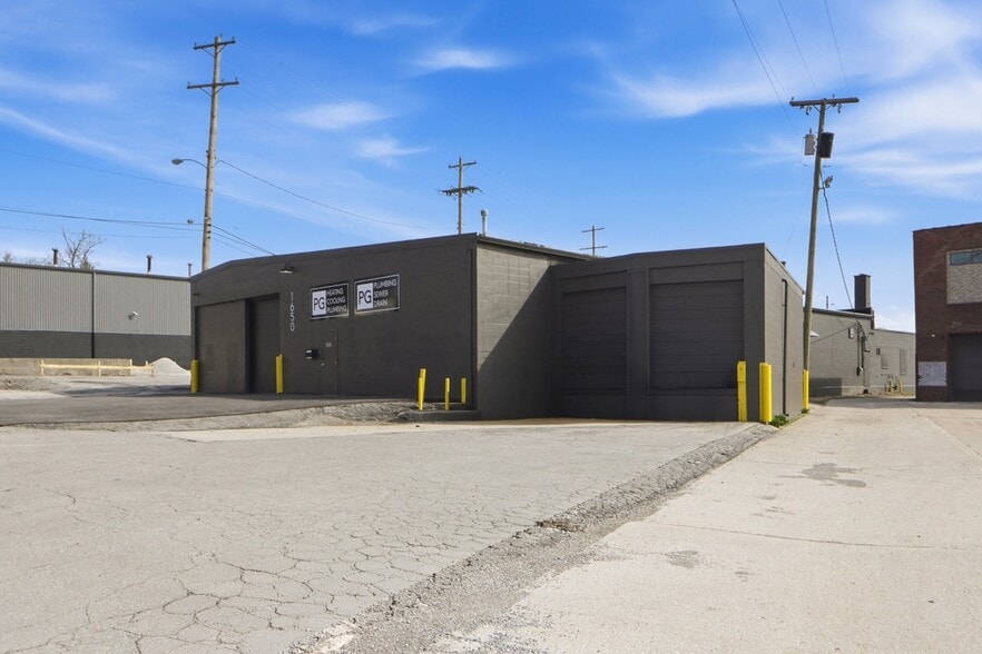 More Photos Of 1650 Cass St, Fort Wayne Warehouse For Lease