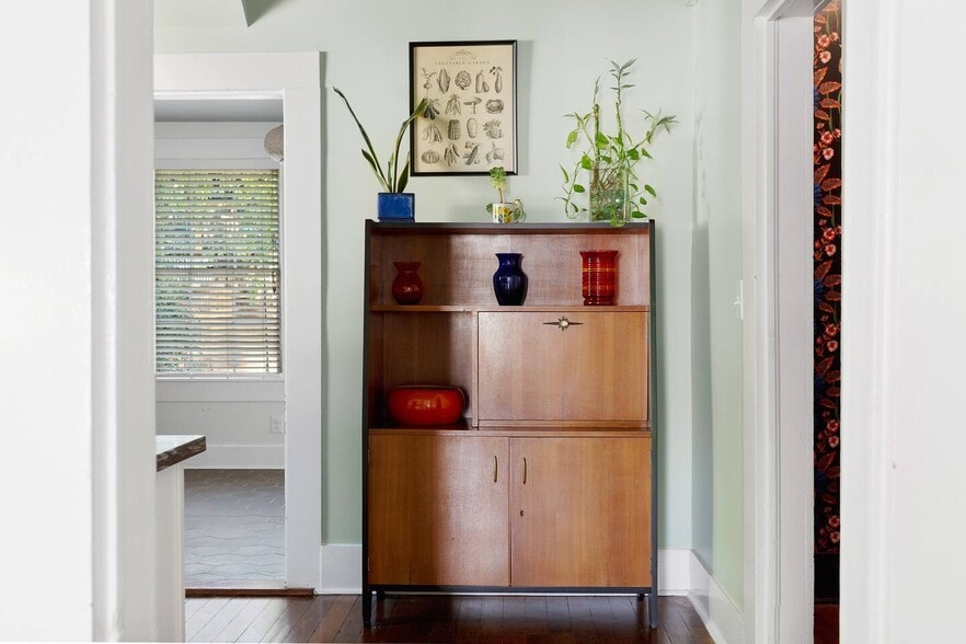 More Photos Of 724 N Cherry St, San Antonio Office For Sale