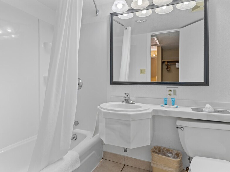 More Photos Of 1208 N Colorado Ave, Brush Hotel For Sale