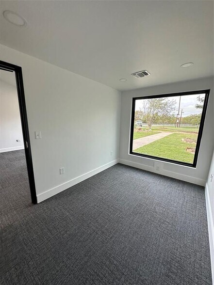 More Photos Of 27320 Ranch Road 12, Dripping Springs Office For Sale