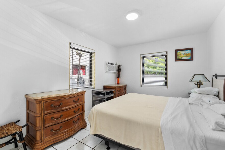 More Photos Of 550 SW 10th St, Miami Apartments For Sale