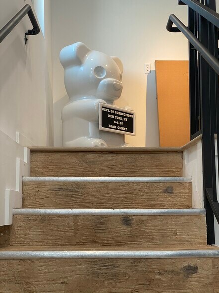 More Photos Of 7969 Melrose Ave, Los Angeles Storefront For Lease