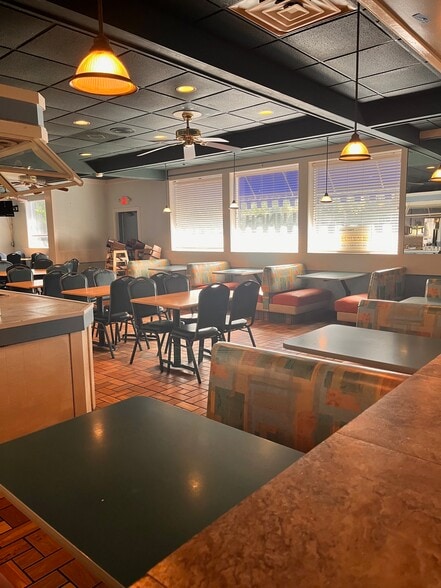 More Photos Of 2 Regency Pky, Hilton Head Island Restaurant For Sale