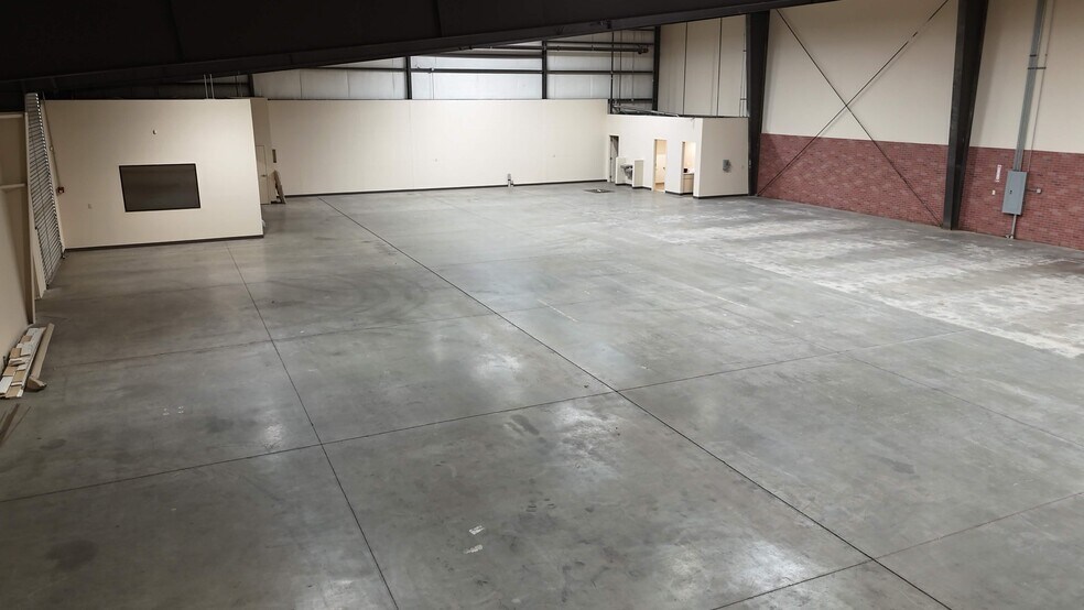 More Photos Of 617 Winmoore Way, Modesto Warehouse For Lease
