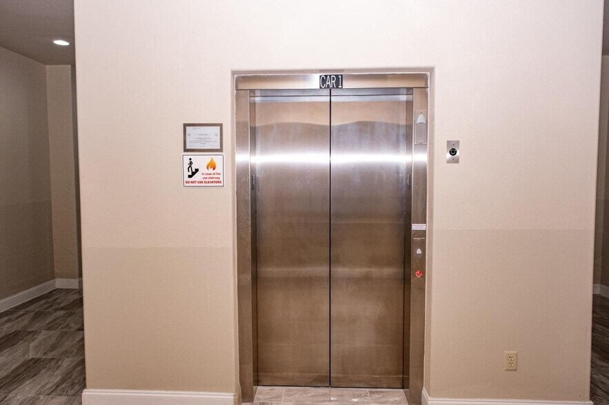 More Photos Of 8607 McPherson Rd, Laredo Office For Lease