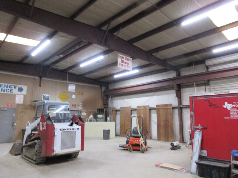 More Photos Of 224 E Cottage St, Sherman Warehouse For Sale