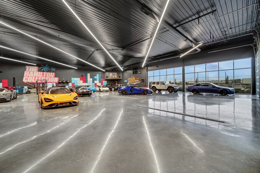 More Photos Of 2108-2260 Ferry Rd, Naperville Showroom For Sale