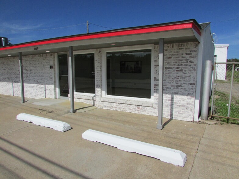 More Photos Of 1907 N 11th St, Muskogee Office For Sale