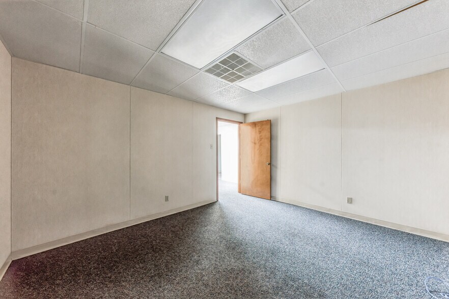 More Photos Of 1611 Old Granger Rd, Taylor Office For Lease