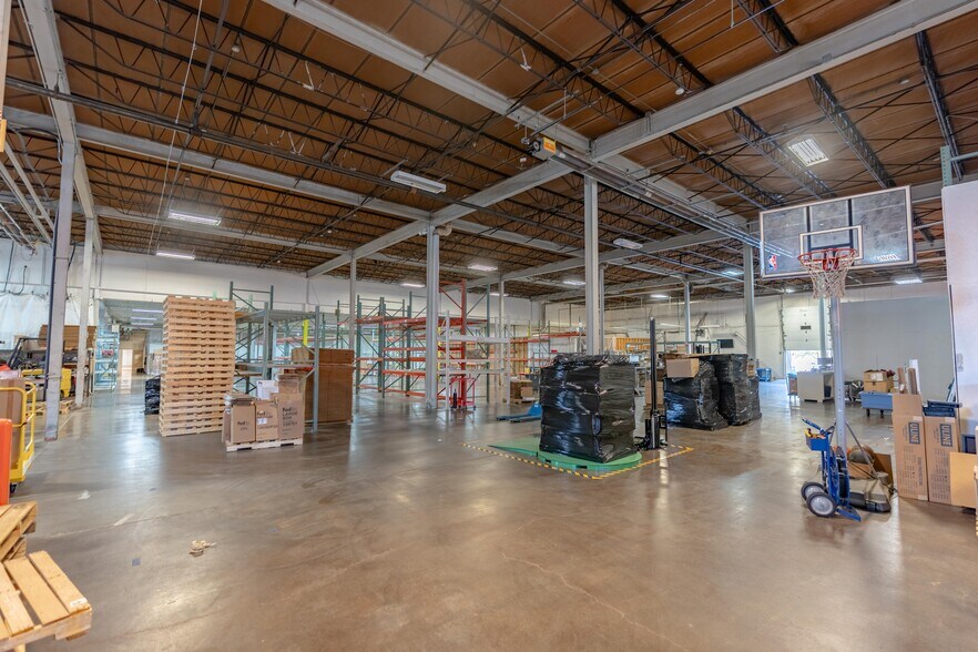 More Photos Of 975 E Tallmadge Ave, Akron Warehouse For Sale