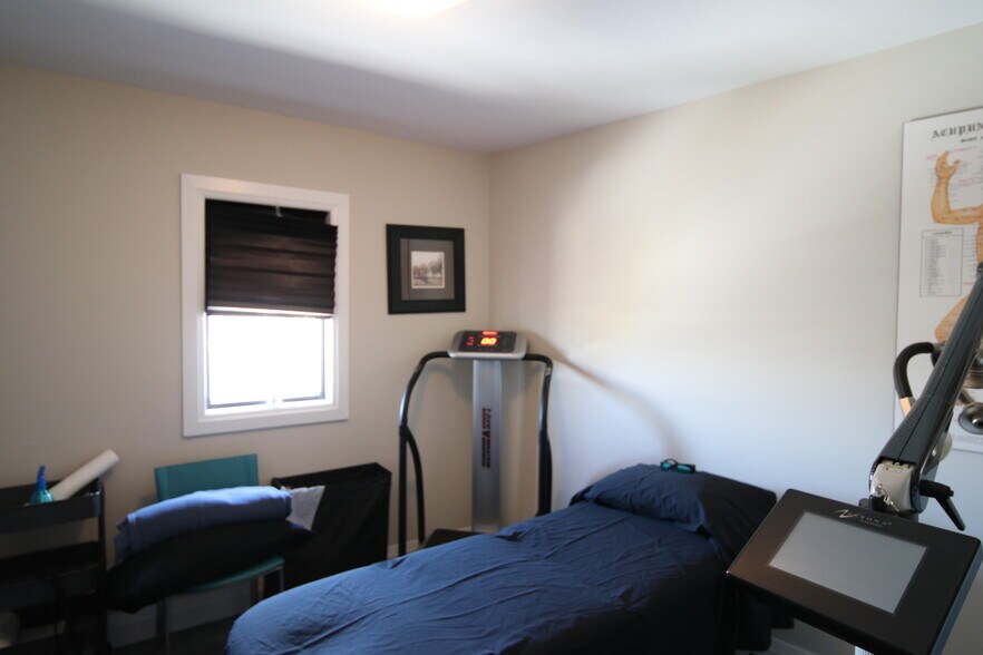 More Photos Of 1877 Merivale Rd, Nepean Office For Lease