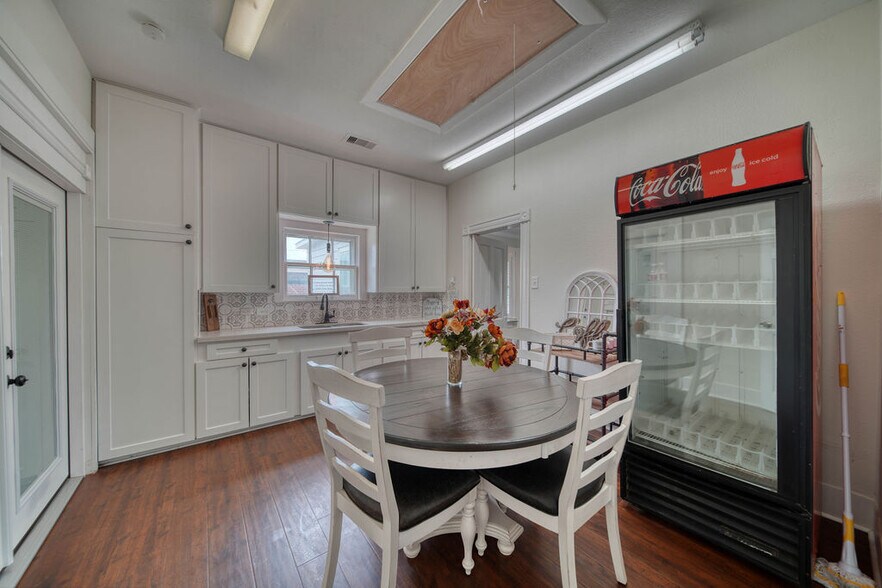 More Photos Of 2813 45th St, Dickinson Storefront Retail Residential For Sale