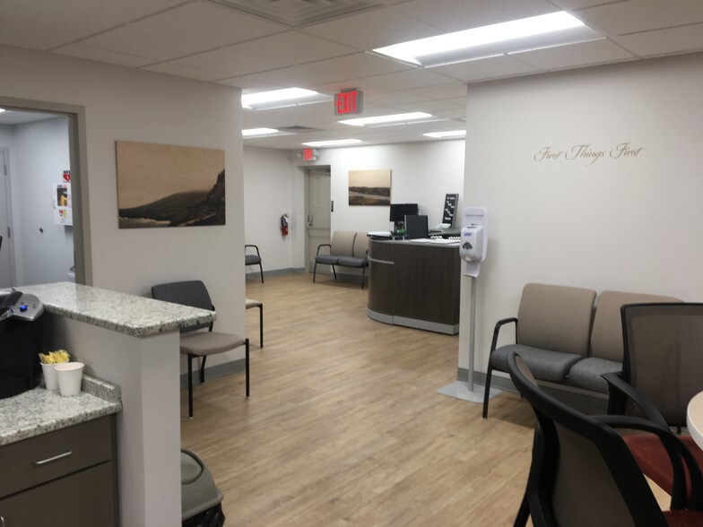 More Photos Of 15 Industrial Blvd, Paoli Medical For Lease