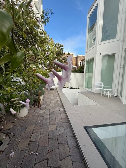 More Photos Of 3516 Sacramento St, San Francisco Storefront Retail Office For Lease