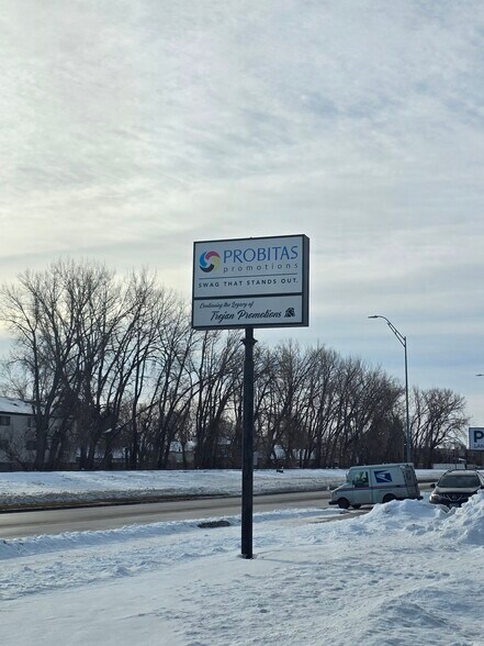 More Photos Of 1123 N 42nd St, Grand Forks Office For Sale